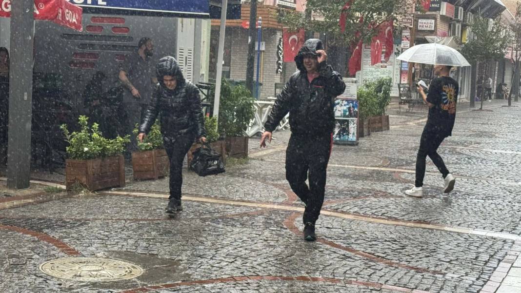 Meteoroloji'den uyarı: 27 ile çok kuvvetli sağanak geliyor! Hava sıcaklıkları düşecek (13 Ekim 2024 hava durumu) 2